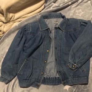 Vintage Denim jacket in excellent condition, preowned 90s.